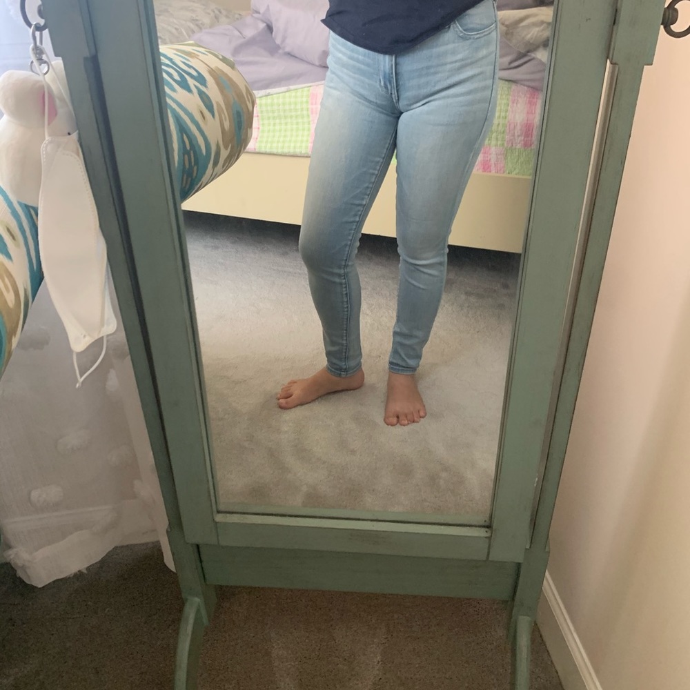 American Eagle jeans. Light washed jeans.